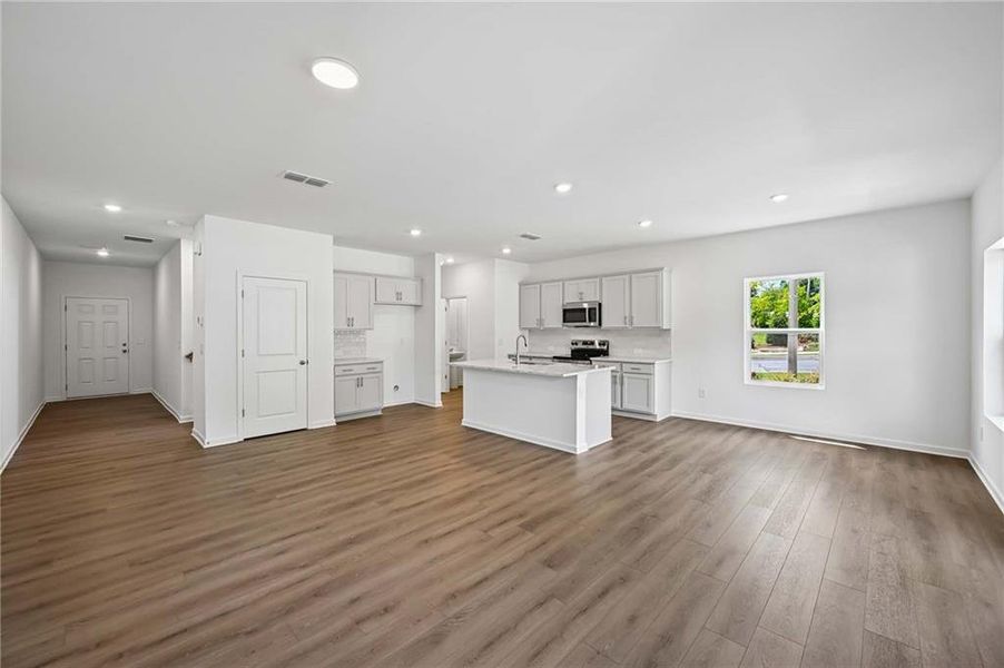 Spacious, unfurnished interior of a new home in Leydenview, Mableton (Image 17). Spacious, unfurnished interior of a new home in Leydenview, Mableton (Image 17).