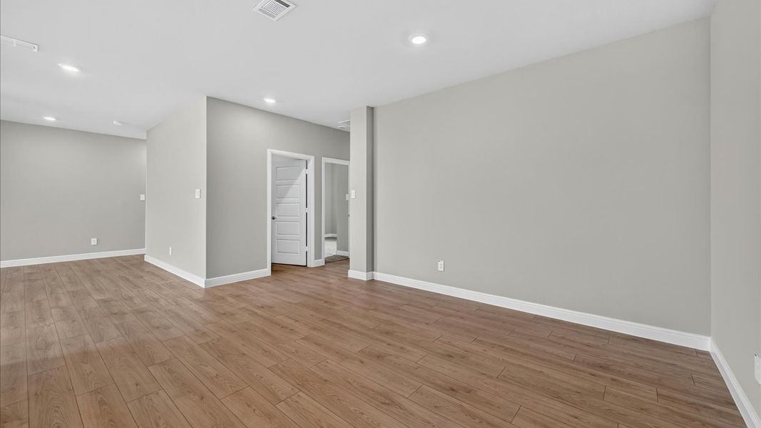 Spacious, unfurnished interior of a new home in Bluestem, Rhome (Image 12).
