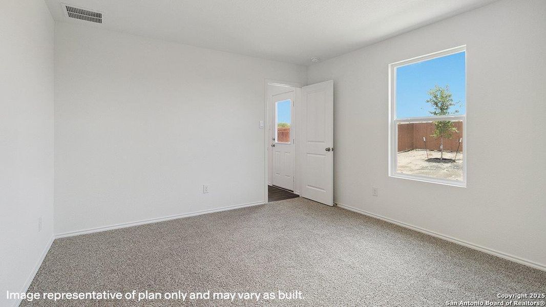 Spacious, unfurnished interior of a new home in Lucero, San Antonio (Image 17).