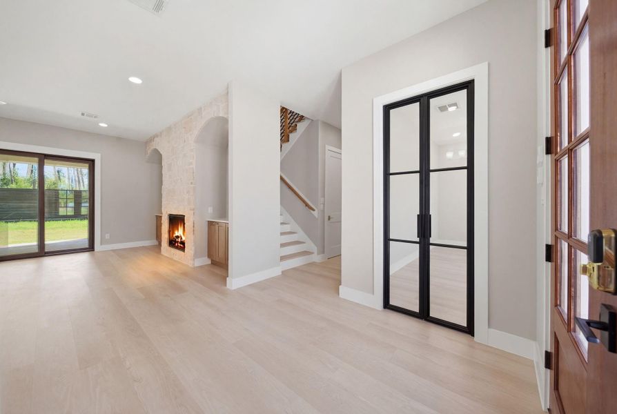 Spacious, unfurnished interior of a new home in , Tomball (Image 21).