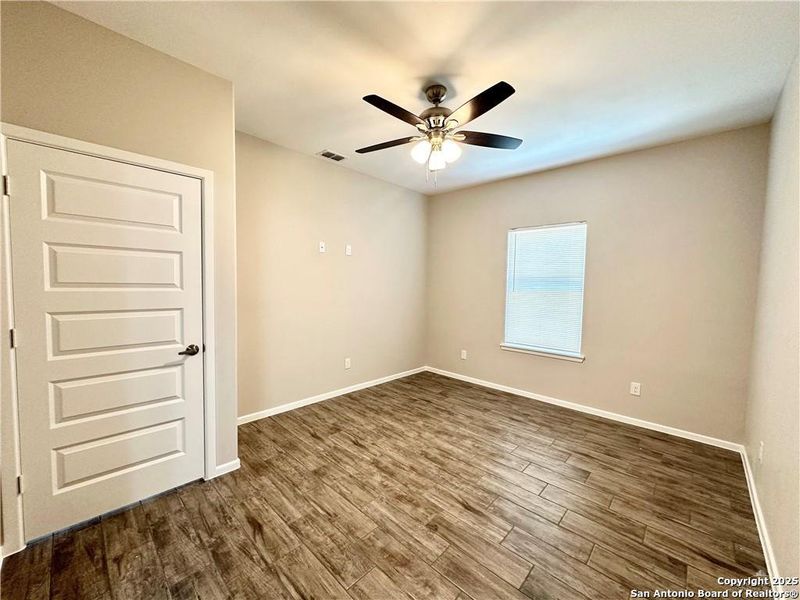 Spacious, unfurnished interior of a new home in , Alamo (Image 20).