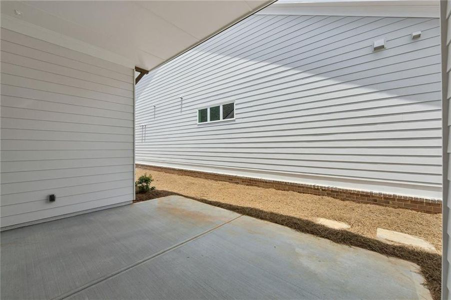 Exterior details and patio area of a home in Aberdeen, Hoschton (Image 22).