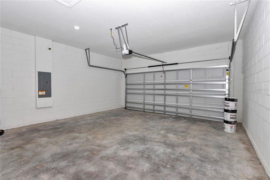 Spacious, unfurnished interior of a new home in , Ocala (Image 42).