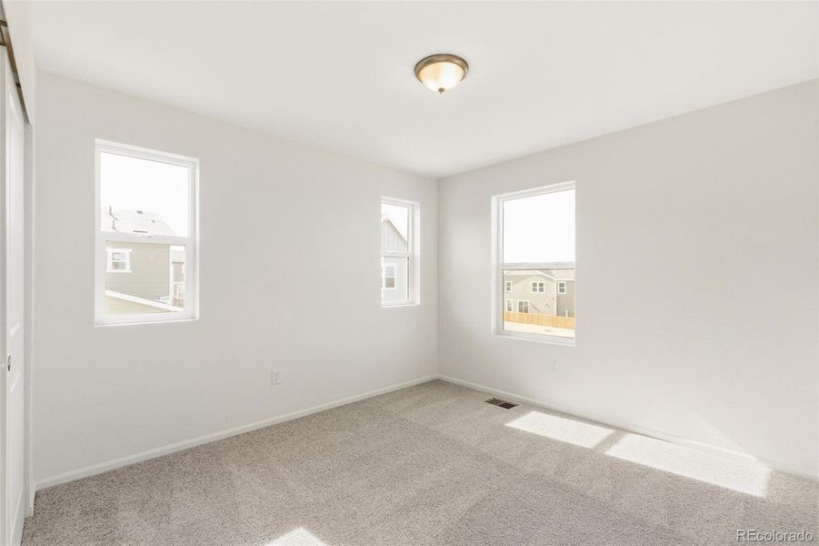 Spacious, unfurnished interior of a new home in Turnberry, Commerce City (Image 18).