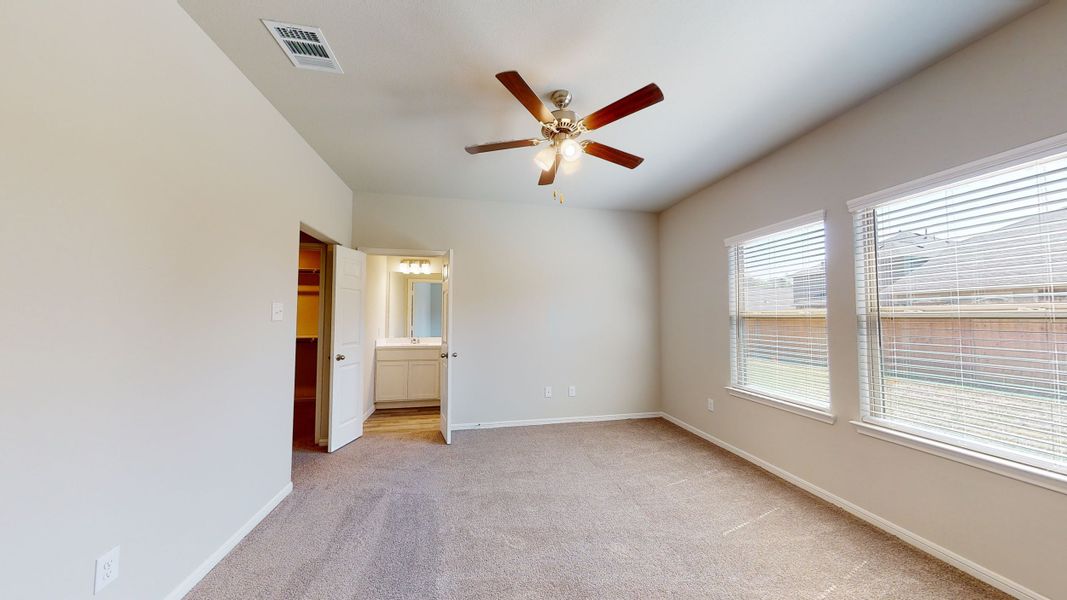 Representative unfurnished interior of a home built from the Floor Plan 1605 by Colina Homes in River Ranch, Dayton (Image 33).