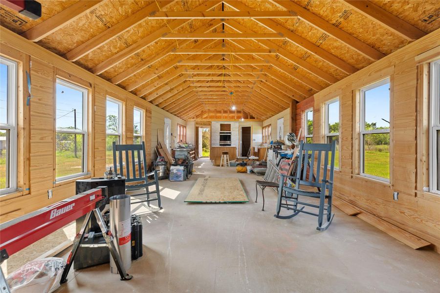 Community amenities in , Iola (Image 30).