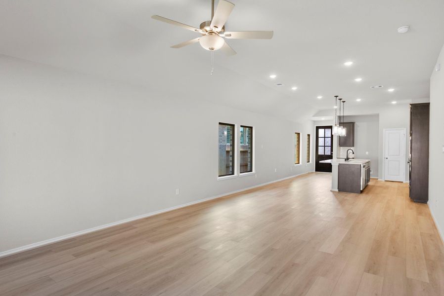 Spacious, unfurnished interior of a new home in Grand Central Park, Conroe (Image 16).