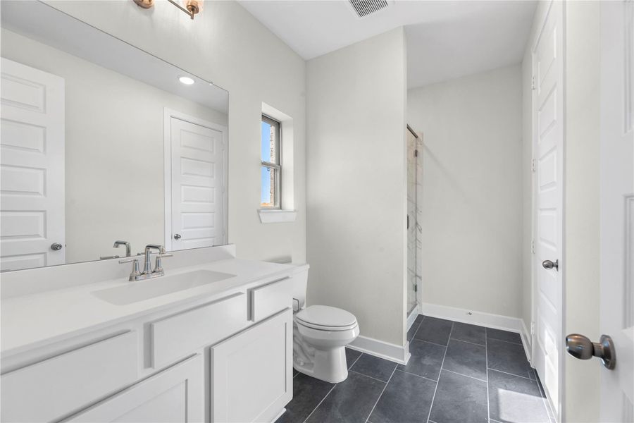 Furnished interior view inside a new home in Lago Mar, Texas City (Image 6).
