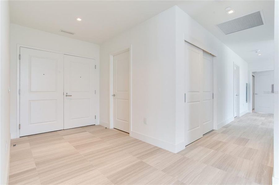 Spacious, unfurnished interior of a new home in The Ritz-Carlton Residences, Tampa (Image 28). Spacious, unfurnished interior of a new home in The Ritz-Carlton Residences, Tampa (Image 28).