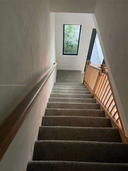 Spacious, unfurnished interior of a new home in , Hollywood (Image 9).