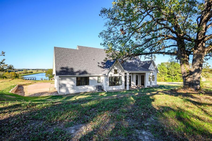 Exterior details and patio area of a home in , Athens (Image 27).