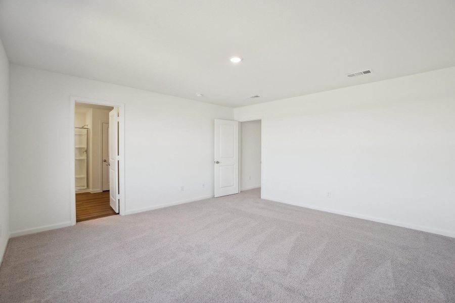 Spacious, unfurnished interior of a new home in Sunset Oaks, Maxwell (Image 23).