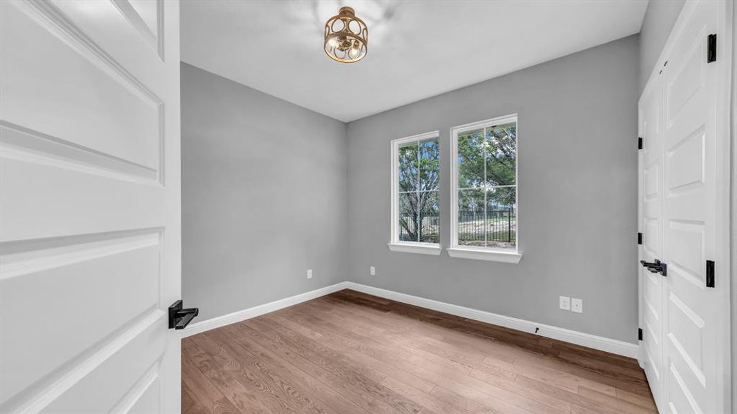 Spacious, unfurnished interior of a new home in Oak Water Ranch, Granbury (Image 23).