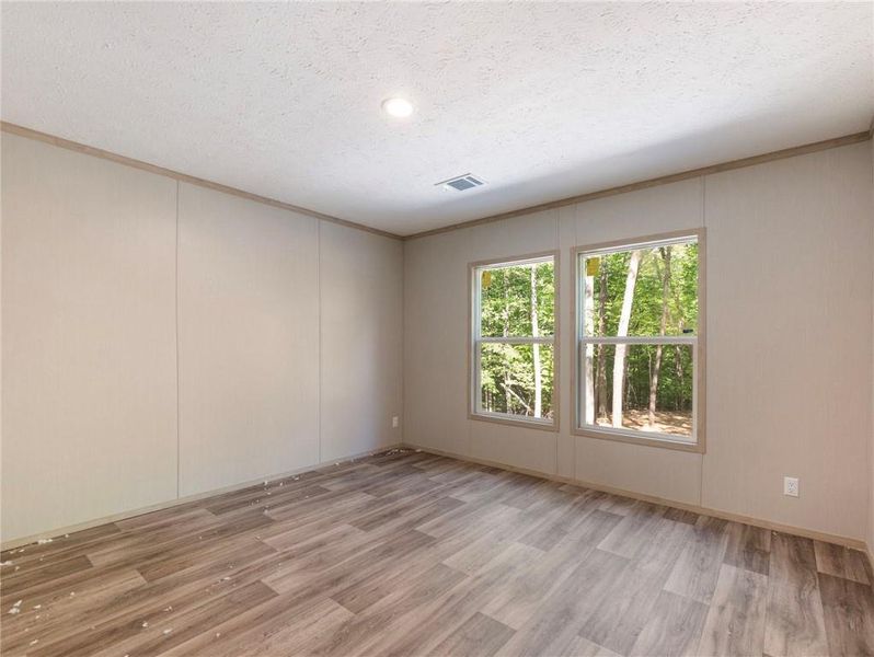 Spacious, unfurnished interior of a new home in , Gainesville (Image 35).