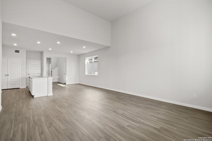 Spacious, unfurnished interior of a new home in Timber Creek, San Antonio (Image 28). Spacious, unfurnished interior of a new home in Timber Creek, San Antonio (Image 28).