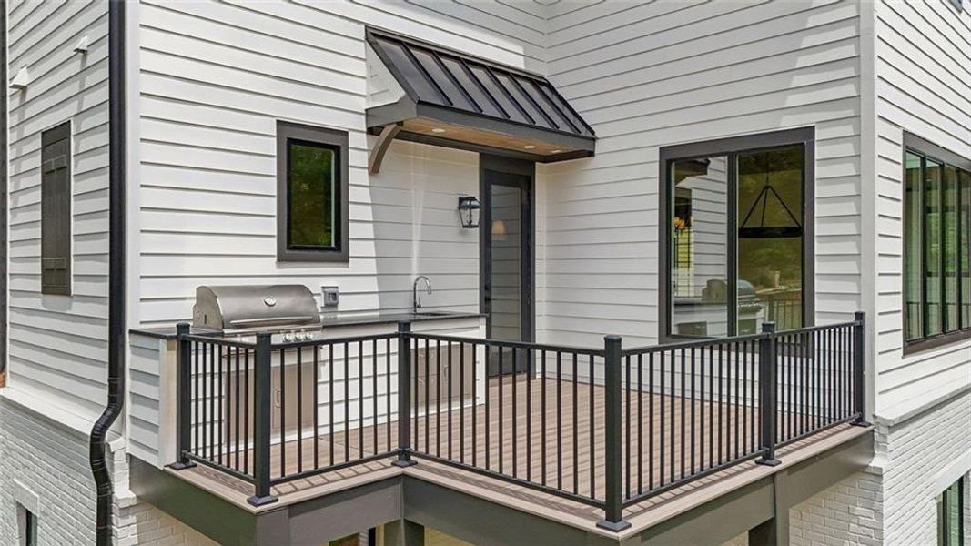 Exterior details and patio area of a home in , Roswell (Image 3).