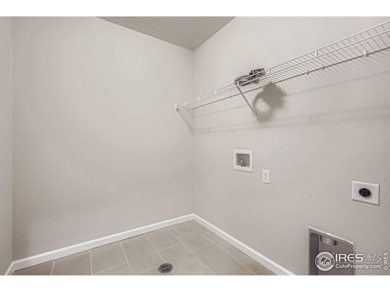 Convenient laundry room (level 3) Convenient laundry room (level 3)