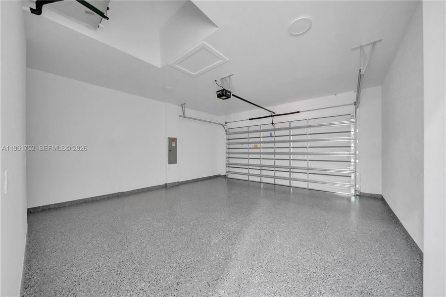 Spacious, unfurnished interior of a new home in , Lehigh Acres (Image 33).