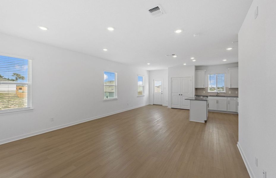 Spacious, unfurnished interior of a new home in Skyview, Belton (Image 14). Spacious, unfurnished interior of a new home in Skyview, Belton (Image 14).