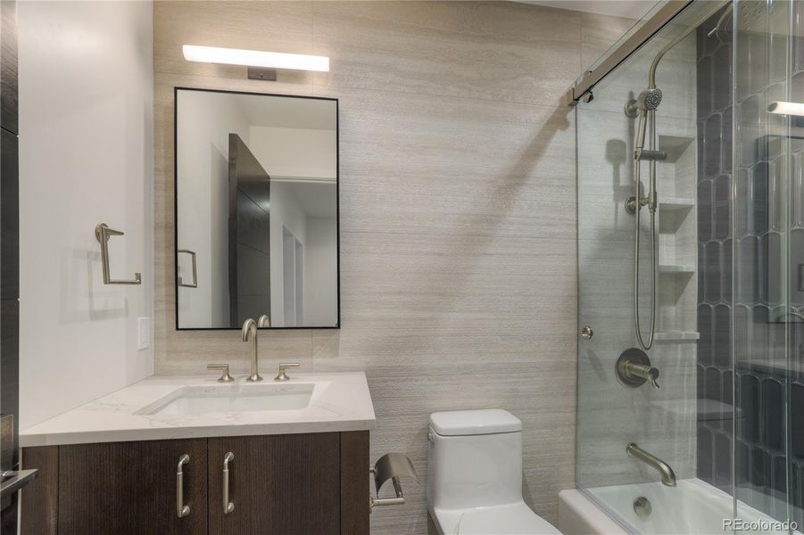 Furnished interior view inside a new home in , Keystone (Image 15).