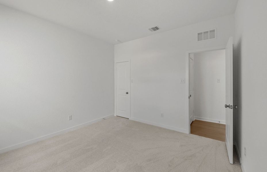 Spacious, unfurnished interior of a new home in County View, Temple (Image 22).