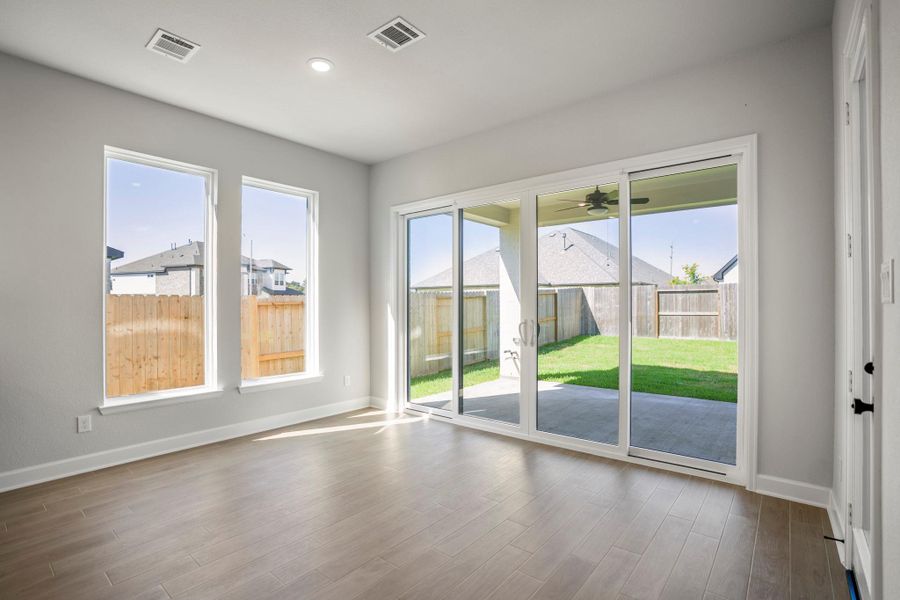 Spacious, unfurnished interior of a new home in Sienna 70′ Lots, Missouri City (Image 29).