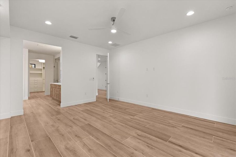 Spacious, unfurnished interior of a new home in , Winter Park (Image 34).