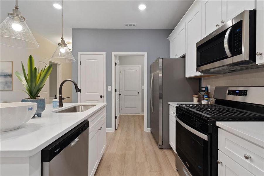 Furnished interior view inside a new home in Abbotts Crossing, Conyers (Image 10).