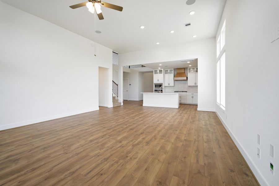 Spacious, unfurnished interior of a new home in Sunterra, Katy (Image 26). Spacious, unfurnished interior of a new home in Sunterra, Katy (Image 26).