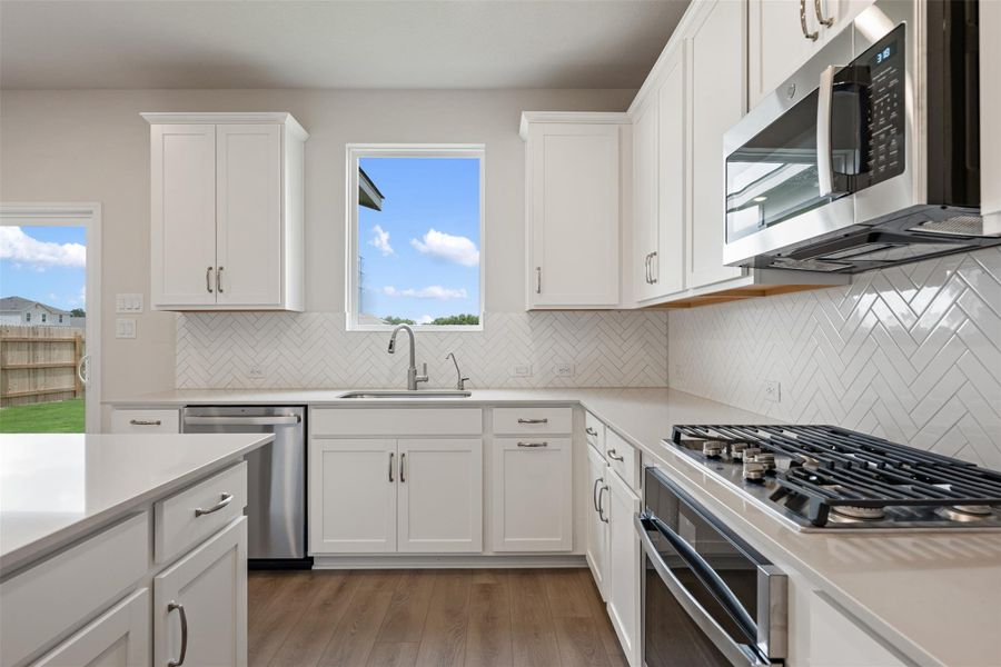 Representative images and renderings are for illustrative purposes. Actual structural options and design finishes of home may vary.