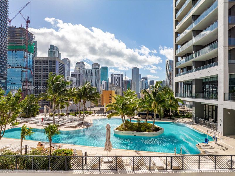 Condo located in Miami, FL showcasing its design and architecture (Image 13).