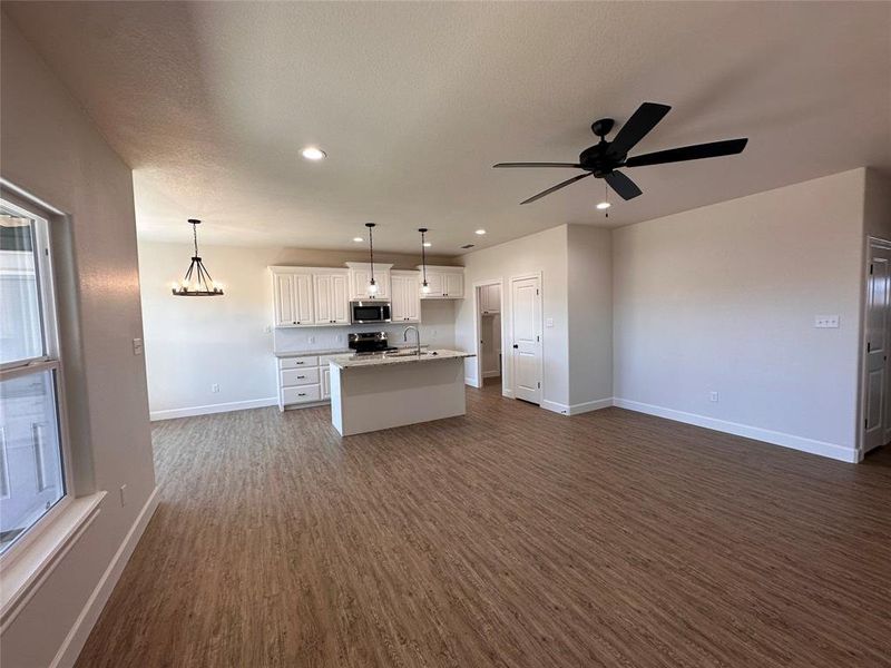 Spacious, unfurnished interior of a new home in , Abilene (Image 9).