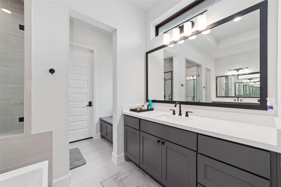 Furnished interior view inside a new home in Cross Creek Ranch, Fulshear (Image 27).