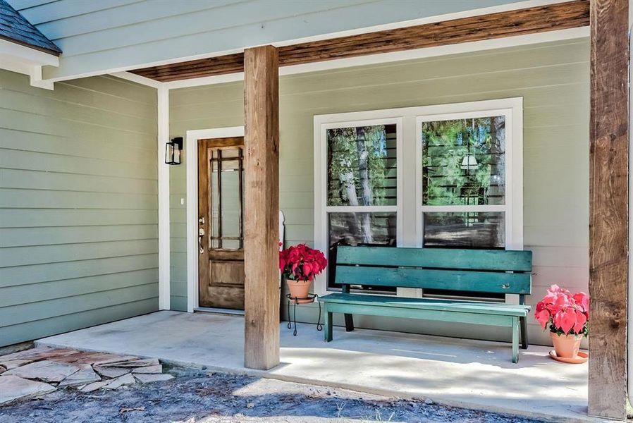 Exterior details and patio area of a home in , Brookeland (Image 23).