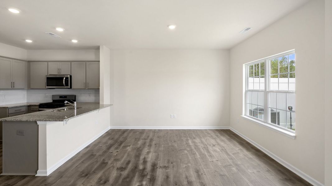 Spacious, unfurnished interior of a new home in Clock Road Townhomes, New Bern (Image 18).