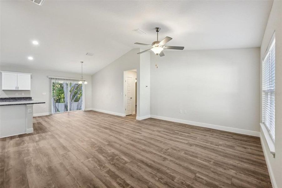 Spacious, unfurnished interior of a new home in , Citrus Springs (Image 12).