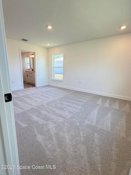 Spacious, unfurnished interior of a new home in Sebastian Highlands, Sebastian (Image 12).
