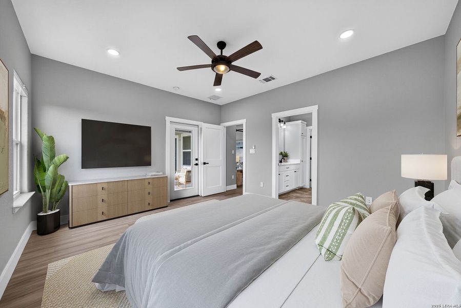 Furnished interior view inside a new home in , Kerrville (Image 18).