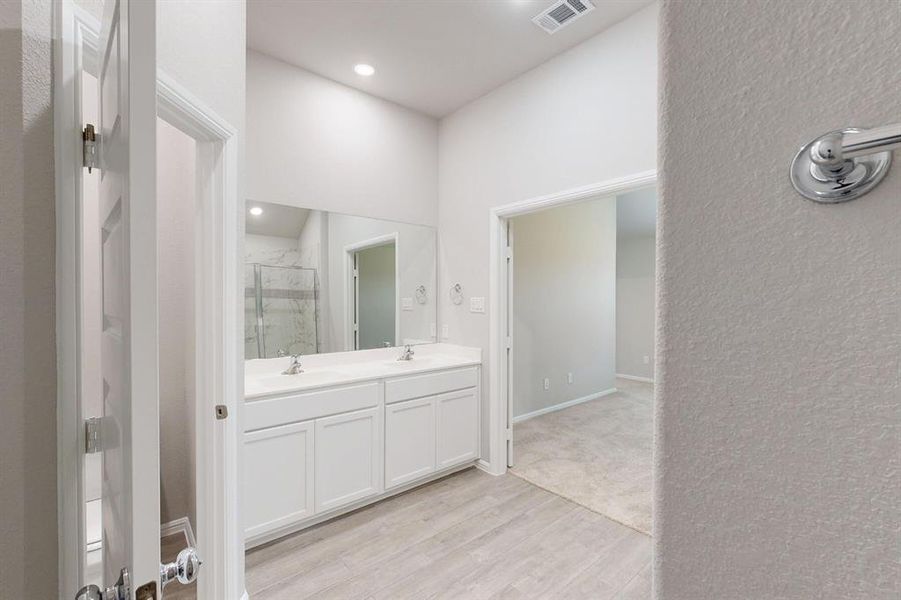 Image 36 of a home in Meadow Park. Image 36 of a home in Meadow Park.