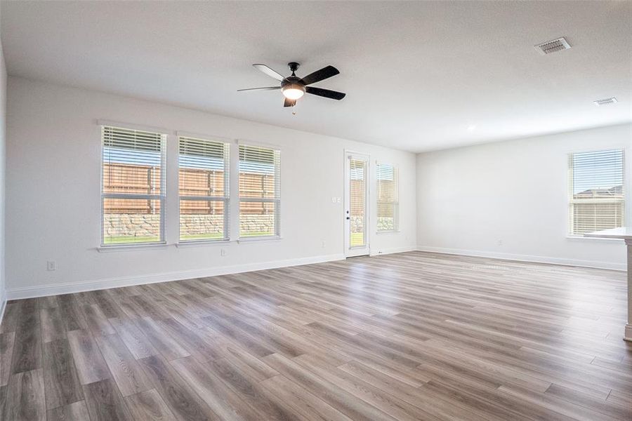 Spacious, unfurnished interior of a new home in Sierra Vista at Kelly Ranch, Aledo (Image 14).