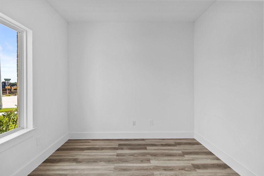 Spacious, unfurnished interior of a new home in Riverside Estates, Mont Belvieu (Image 20).