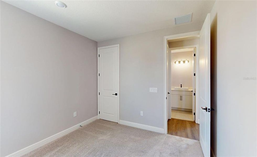 Spacious, unfurnished interior of a new home in Laureate Park, Orlando (Image 30).