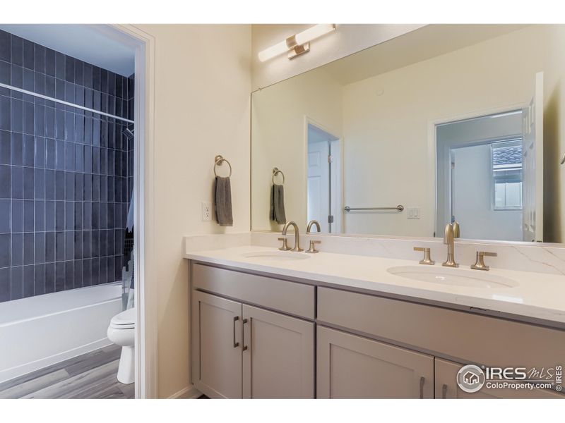 2nd Upstairs Bathroom