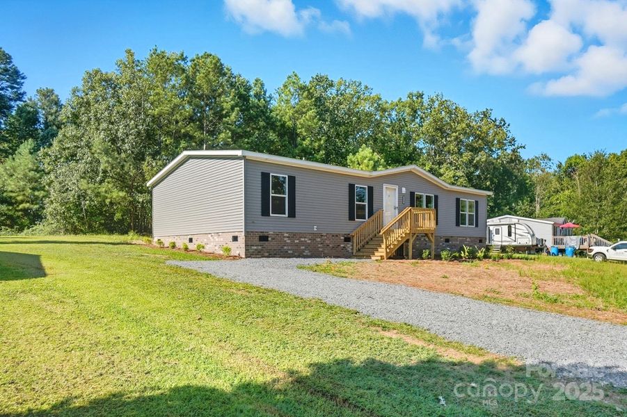 Front exterior of a new home in , Kings Mountain, NC, highlighting curb appeal (Image 14). Front exterior of a new home in , Kings Mountain, NC, highlighting curb appeal (Image 14).