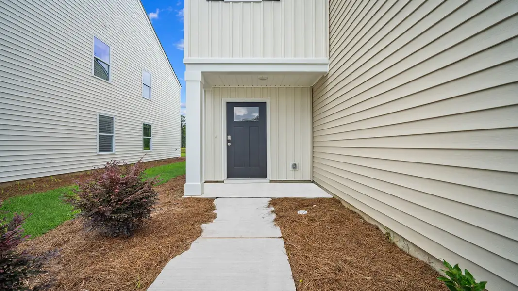 Exterior details and patio area of a home in Rice Hope, Port Wentworth (Image 2).