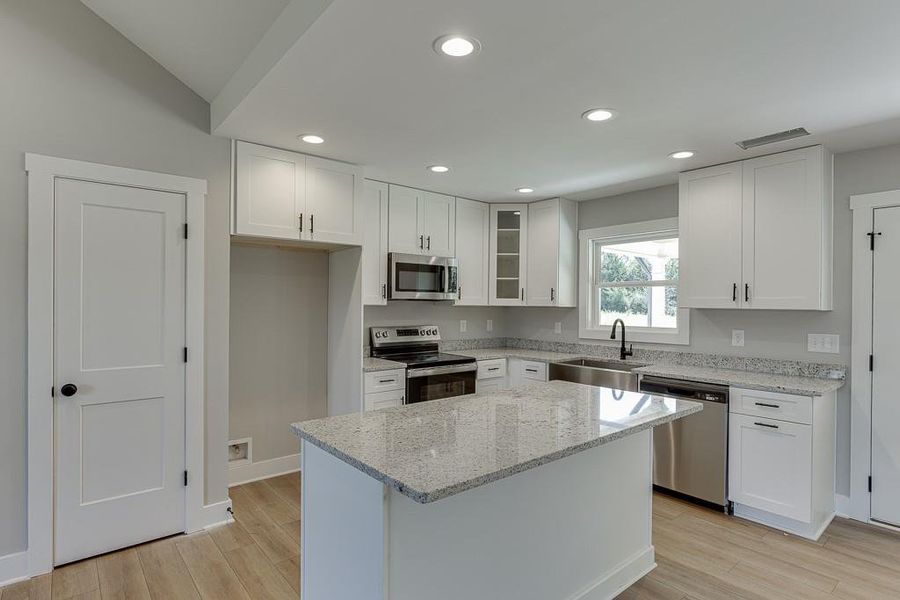 Furnished interior view inside a new home in , Hartwell (Image 5).