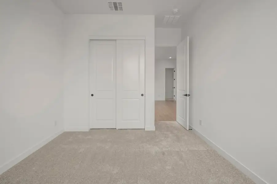 Spacious, unfurnished interior of a new home in Soleo, San Tan Valley (Image 34).