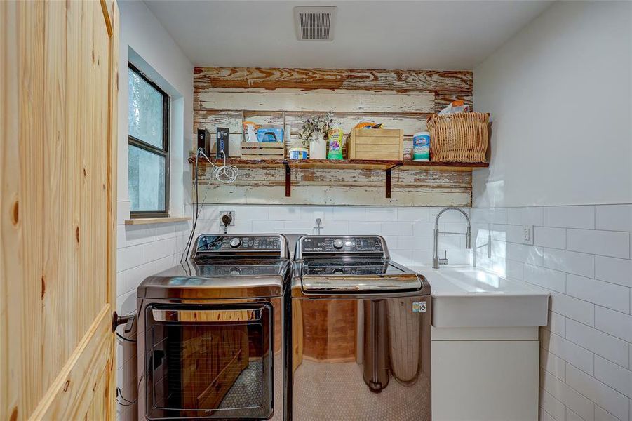 Utility room with sink!! 94 San Saba St Austin TX 78702 MLS# 7207900