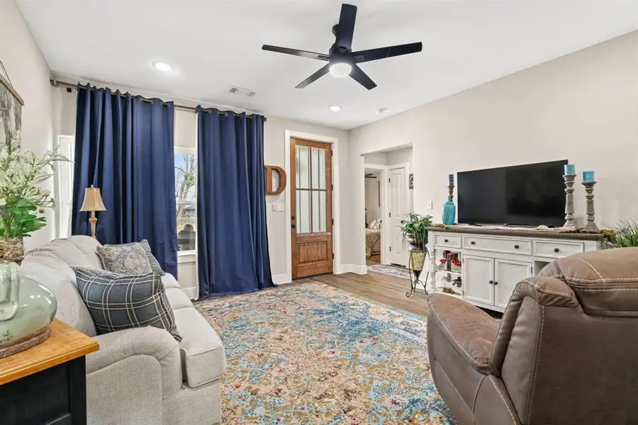 Furnished interior view inside a new home in , Denison (Image 5).