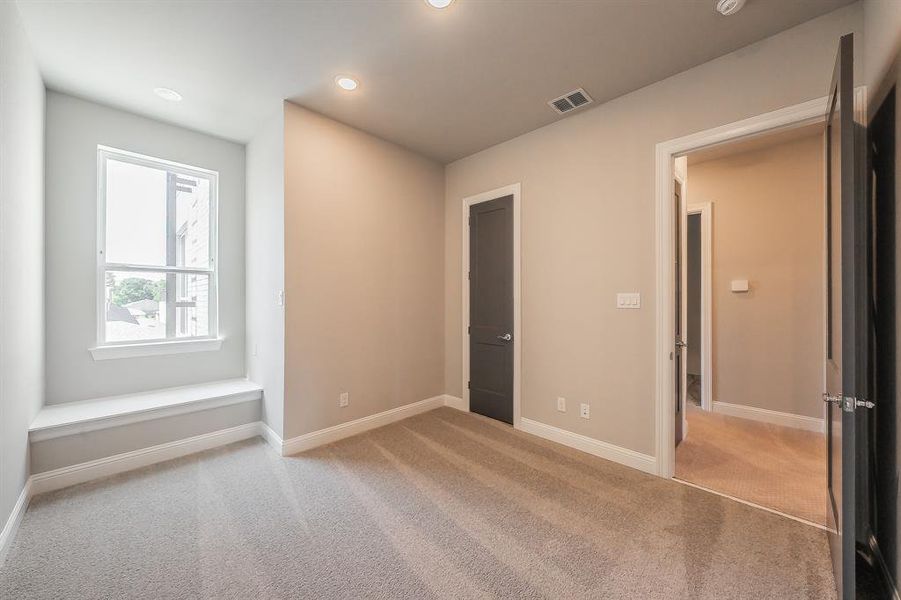 Spacious, unfurnished interior of a new home in Parkland, Fort Worth (Image 26).